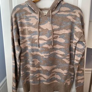 Christian Siriano Women's Pullover Camo Knit Hoodie Sweater Size M Active Cozy